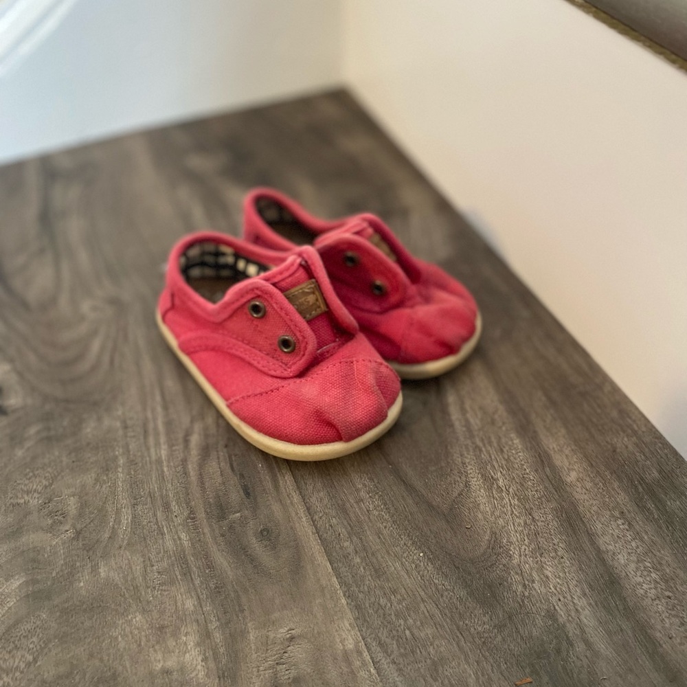 Toddler toms shoes